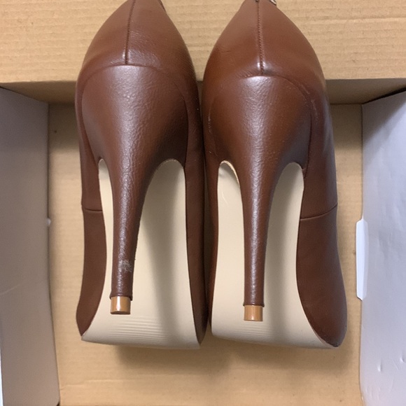 Guess Ladies Pumps - Picture 3 of 6